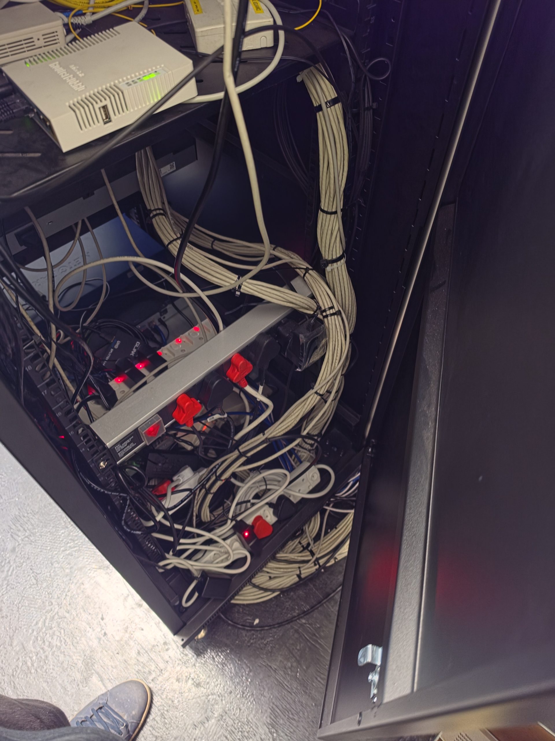 Zapture commercial ICT infrastructure installation